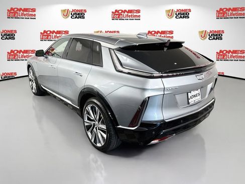 Used 2024 Cadillac Lyriq Luxury AWD/4WD image 2