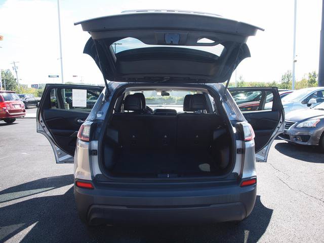 Used 2019 Jeep Cherokee Latitude Plus w/ Cold Weather Group AWD/4WD image 5