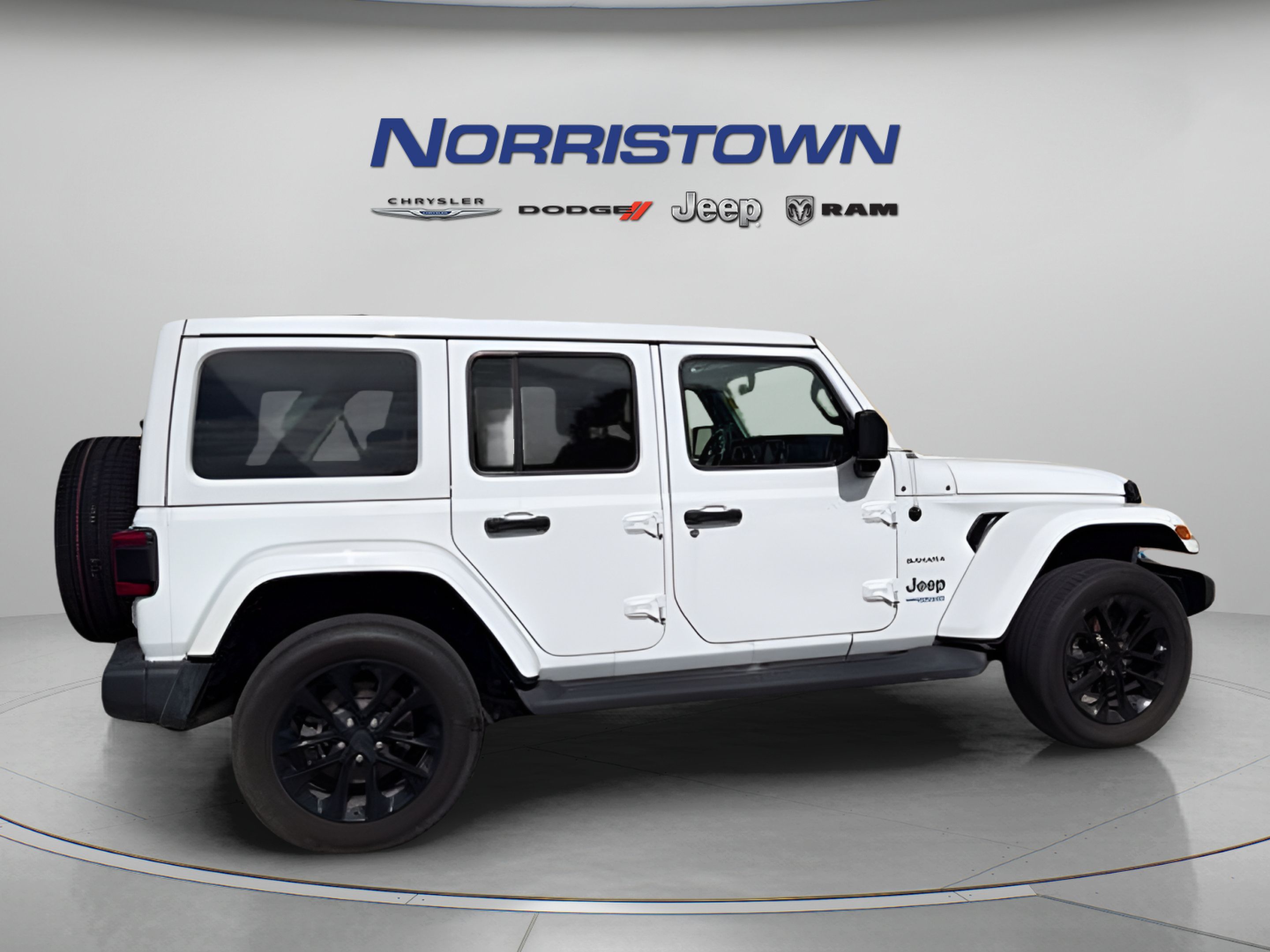 Used 2022 Jeep Wrangler Unlimited Sahara w/ Cold Weather Group AWD/4WD image 7