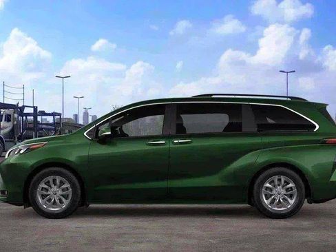 New 2026 Toyota Sienna XLE AWD/4WD image 4