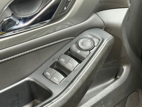 Used 2023 Chevrolet Traverse LT FWD image 26