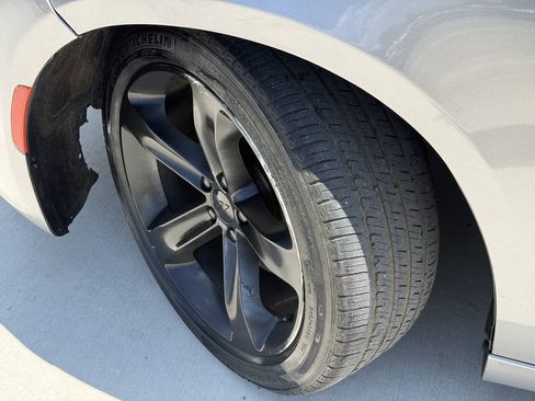 Used 2018 Dodge Charger R/T RWD image 2