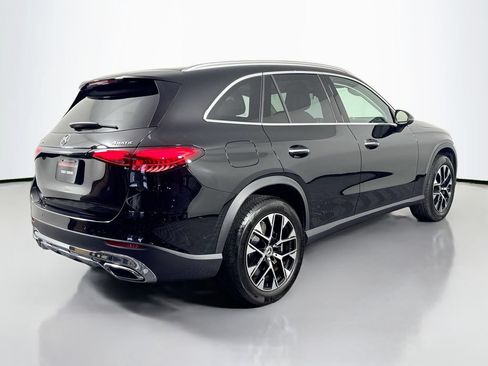 Used 2025 Mercedes-Benz GLC 350e 4MATIC image 5