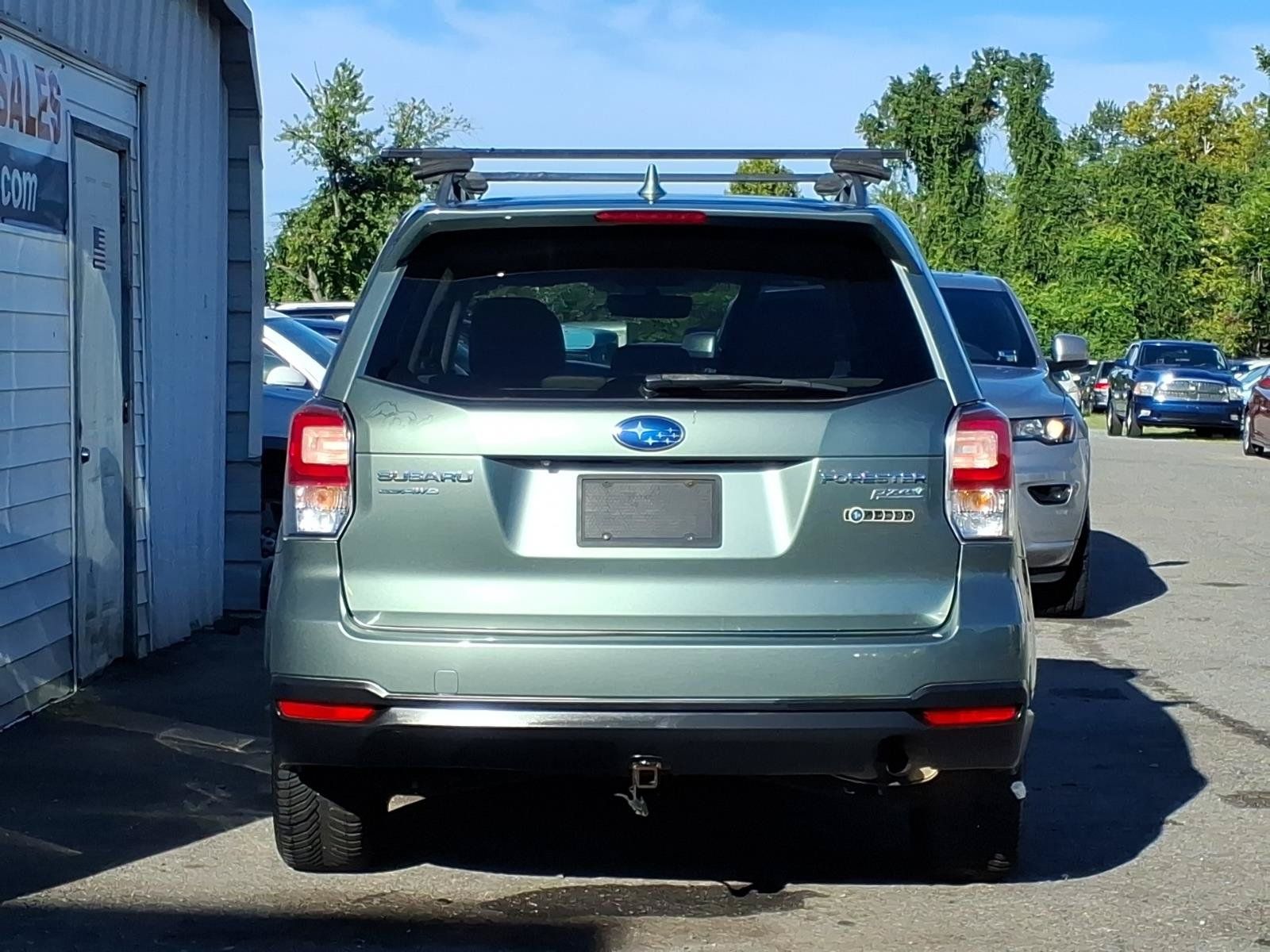 Used 2017 Subaru Forester 2.5i Premium w/ All-Weather Package AWD/4WD image 4
