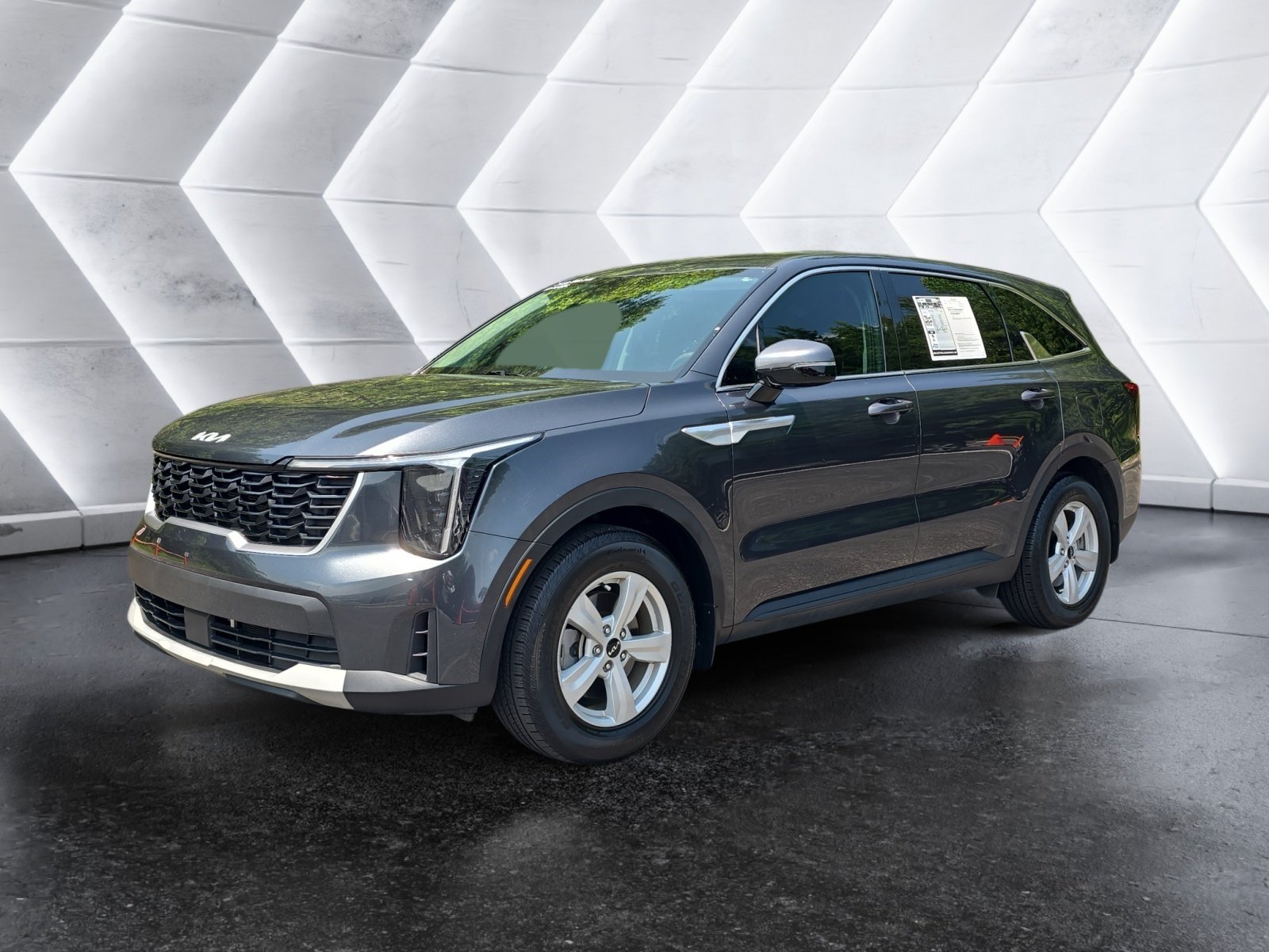 Used 2024 Kia Sorento 2WD LX image 1