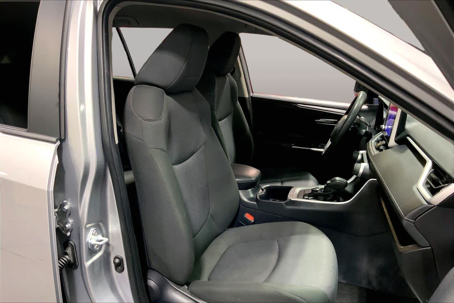 Used 2025 Toyota RAV4 XLE AWD/4WD image 9