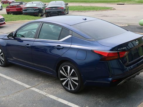 Used 2021 Nissan Altima 2.5 SR image 12