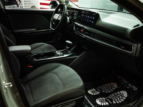 Used 2025 Kia K4 LXS image 12