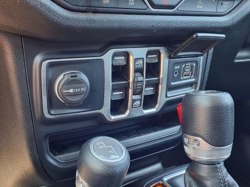 Used 2024 Jeep Wrangler Unlimited Sport AWD/4WD image 11