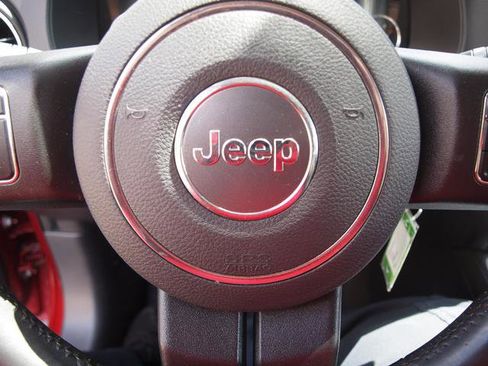 Used 2014 Jeep Compass Latitude AWD/4WD image 9