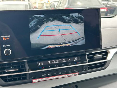 Used 2026 Toyota Sienna XLE FWD image 35