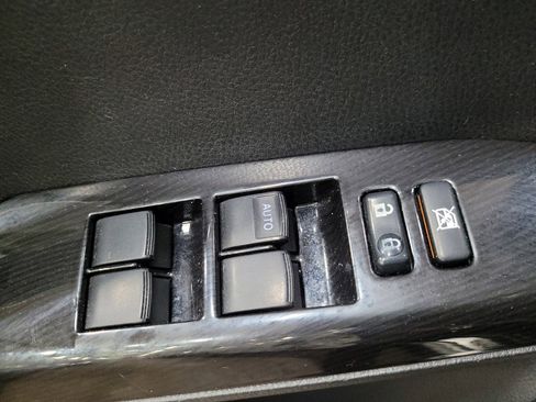 Used 2018 Toyota RAV4 SE w/ Power Extra Value Package AWD/4WD image 27