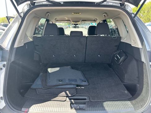 Used 2023 Nissan Rogue SV FWD image 27
