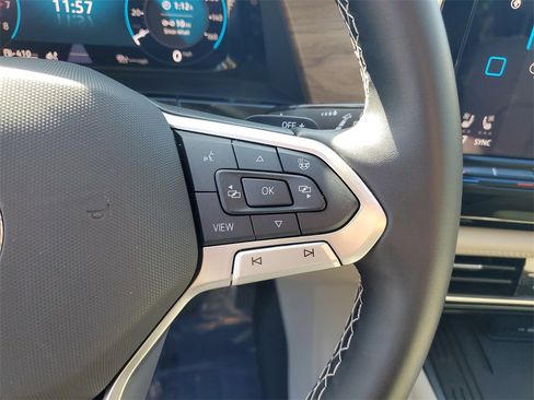 Certified 2025 Volkswagen Atlas SE image 31