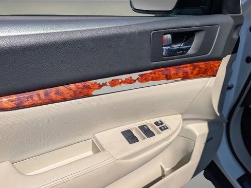 Used 2012 Subaru Outback 2.5i Limited image 9