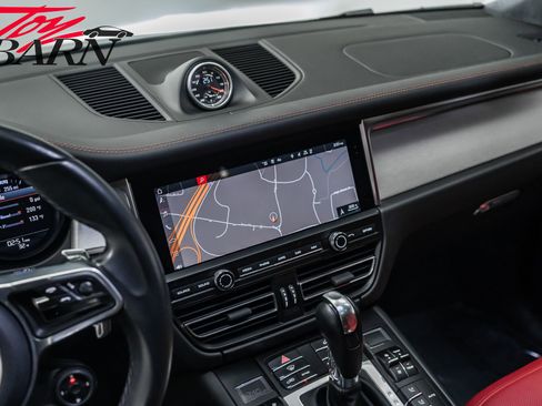 Used 2020 Porsche Macan Turbo image 38