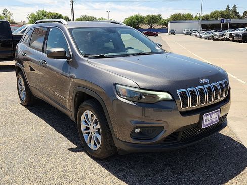 Used 2019 Jeep Cherokee Latitude Plus w/ Comfort/Convenience Group AWD/4WD image 4