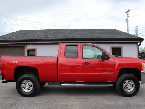 Used 2008 Chevrolet Silverado 2500 LT w/ 1LT Convenience Package AWD/4WD image 3