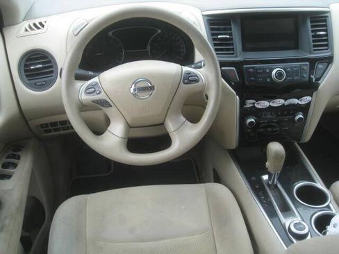 Used 2014 Nissan Pathfinder S AWD/4WD image 16