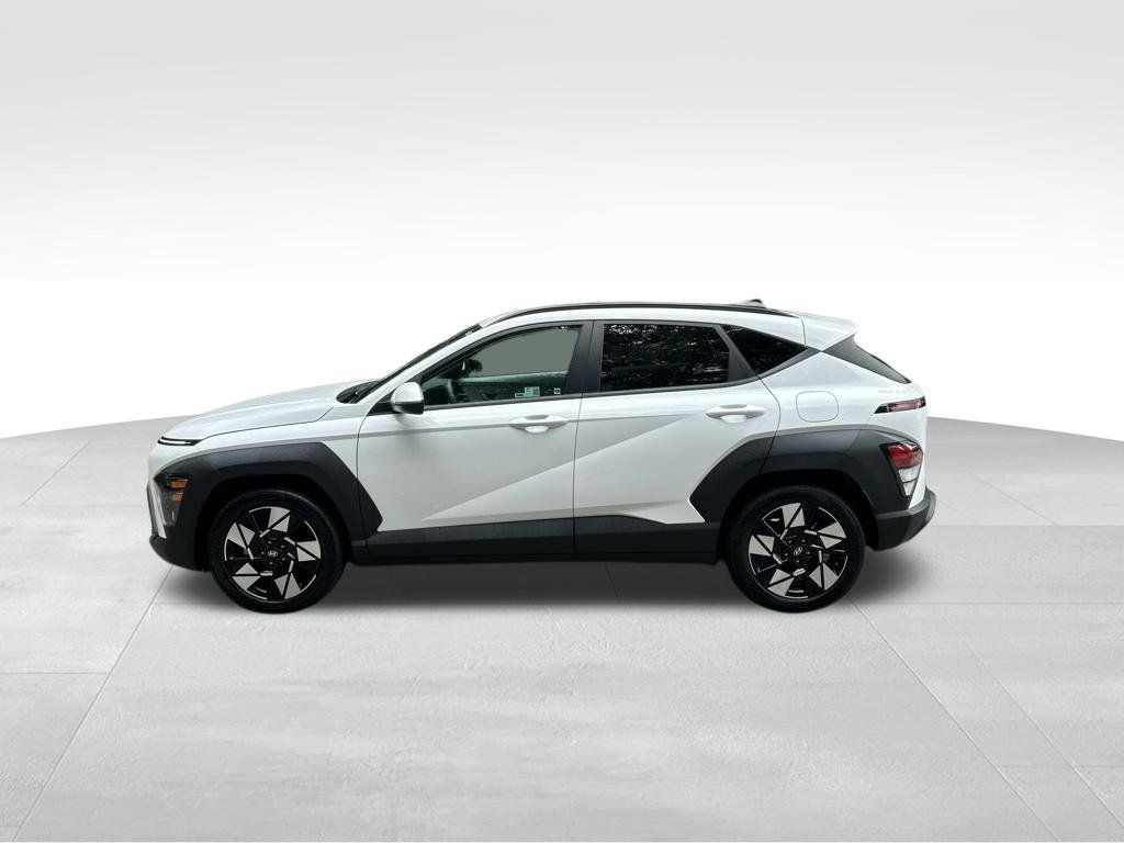 Used 2025 Hyundai Kona SEL FWD image 2