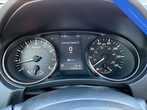 Used 2019 Nissan Rogue SV image 22