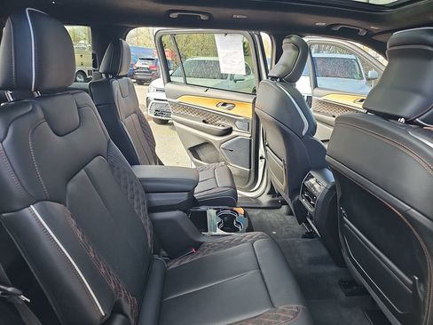 Certified 2023 Jeep Grand Cherokee L Summit AWD/4WD image 11