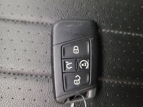 Used 2024 Volkswagen Tiguan SE image 32