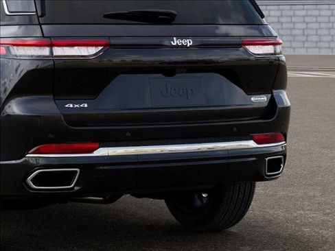 New 2025 Jeep Grand Cherokee Overland w/ Luxury Tech Group IV AWD/4WD image 13