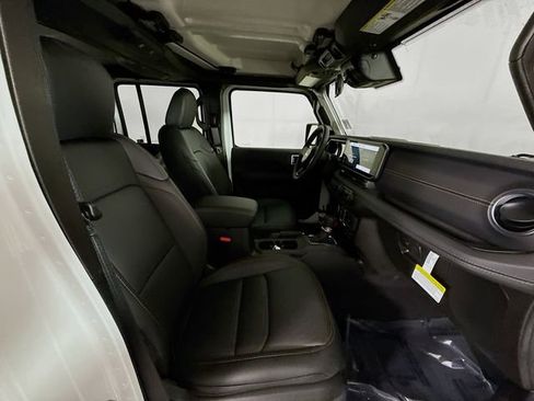 New 2025 Jeep Gladiator Sport image 25
