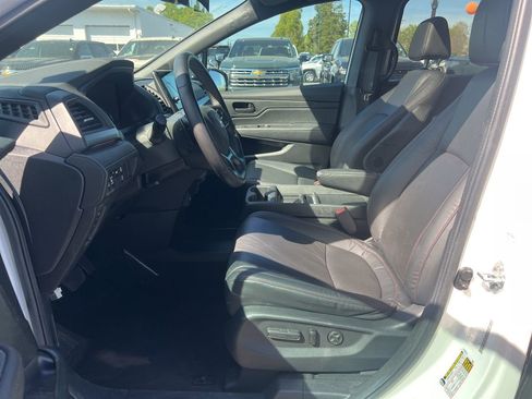 Used 2024 Honda Odyssey Sport image 11