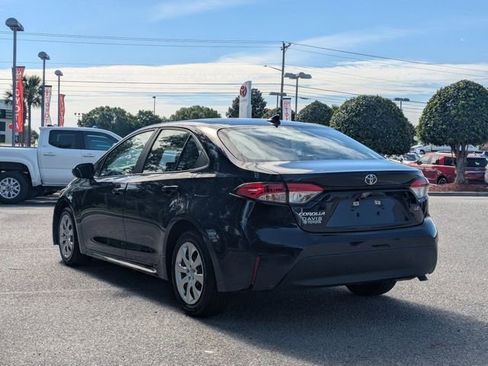 Used 2025 Toyota Corolla LE FWD image 5