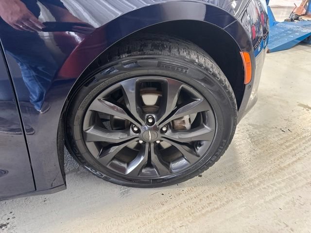 Used 2019 Chrysler Pacifica Limited w/ Advanced Safetytec Group FWD image 45
