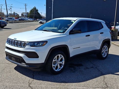 Used 2024 Jeep Compass Sport image 3