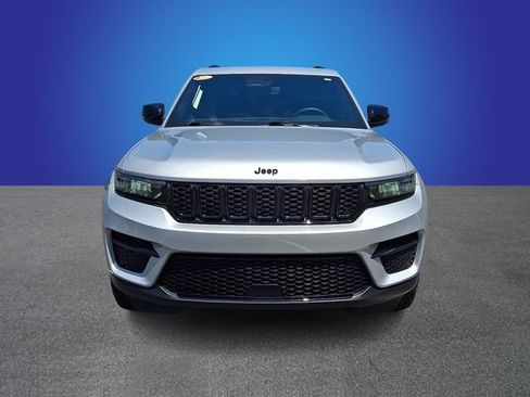 Used 2024 Jeep Grand Cherokee Altitude RWD image 2