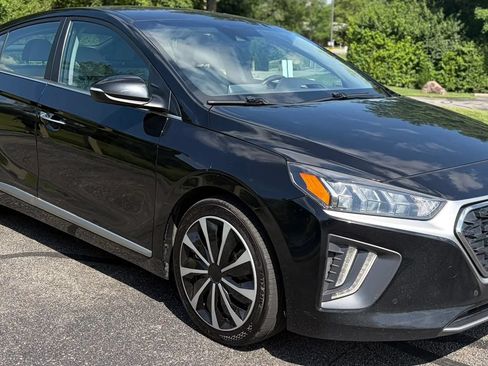 Used 2022 Hyundai Ioniq Limited FWD image 8