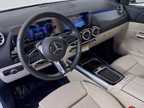 New 2025 Mercedes-Benz GLA 250 image 9