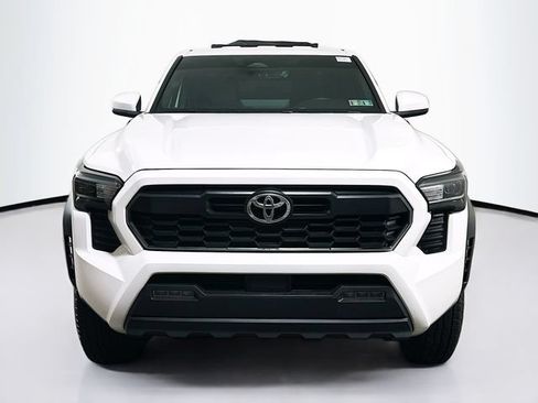 Used 2025 Toyota Tacoma TRD Off-Road AWD/4WD image 2