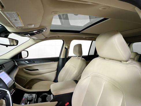 Used 2022 Jeep Grand Cherokee Limited image 19