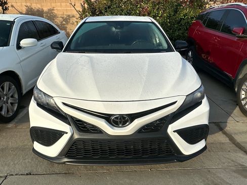 Used 2024 Toyota Camry SE image 7