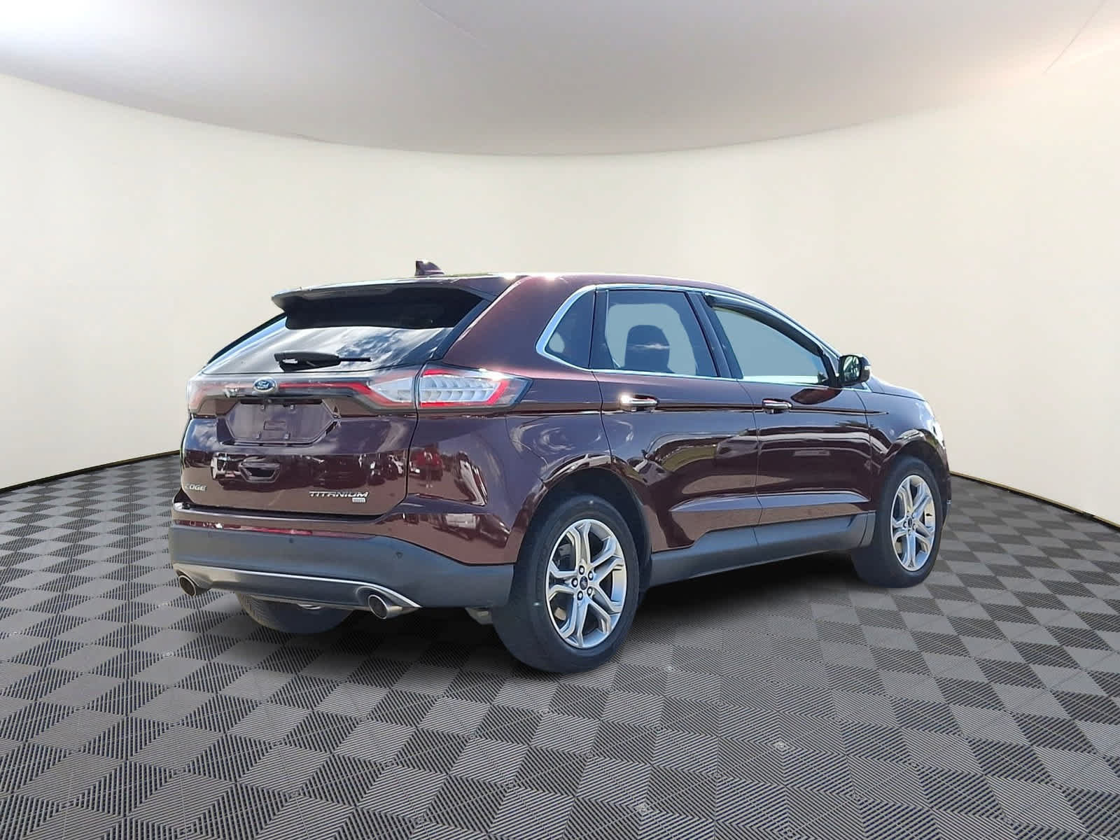 Used 2018 Ford Edge Titanium w/ Equipment Group 301A AWD/4WD image 2