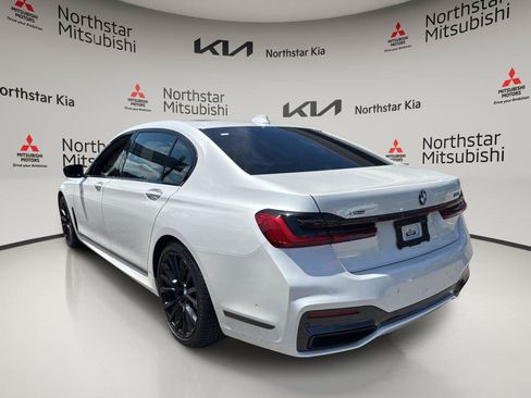 Used 2022 BMW 740i xDrive w/ M Sport Package AWD/4WD image 5