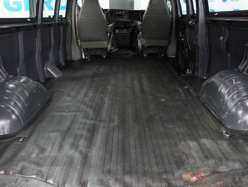 Used 2017 Chevrolet Express 3500 Extended RWD image 16
