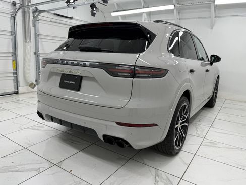Certified 2021 Porsche Cayenne Turbo S AWD/4WD image 12
