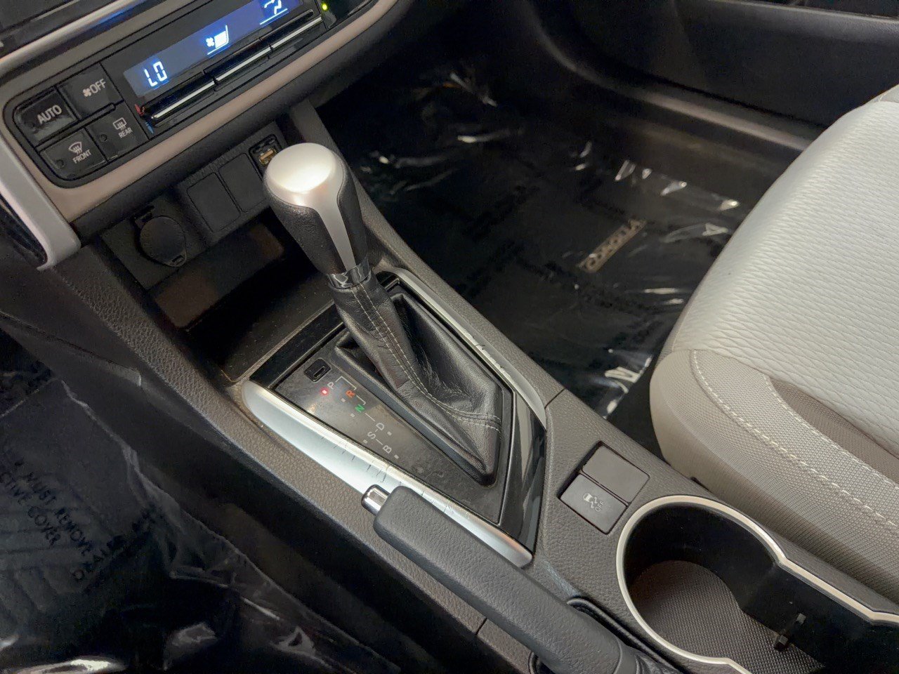 Used 2018 Toyota Corolla LE w/ Carpet Mat Package (TMS) FWD image 21