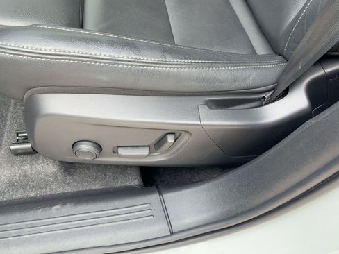 Certified 2025 Volvo XC40 B5 Plus image 13