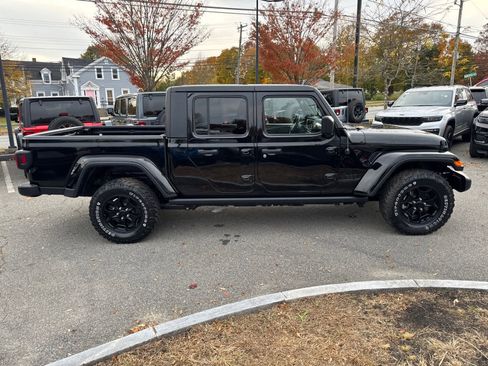 Used 2022 Jeep Gladiator Sport image 7