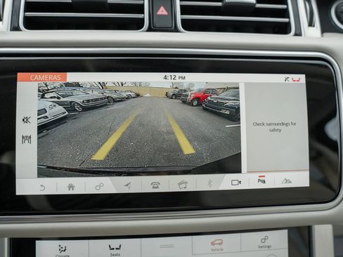 Used 2020 Land Rover Range Rover HSE image 32