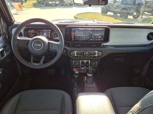 Used 2025 Jeep Gladiator Sport AWD/4WD image 10