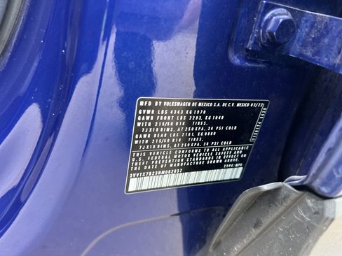 Used 2022 Volkswagen Taos SE w/ Panoramic Sunroof Package image 32