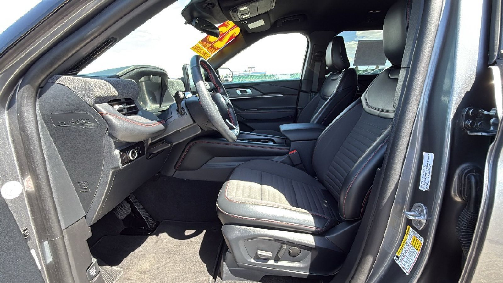 Used 2025 Ford Explorer ST-Line w/ ST-Line Street Pack AWD/4WD image 28
